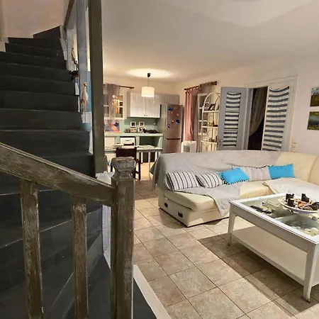 Apartment Beachside Double Storey Maisonette With Pool *