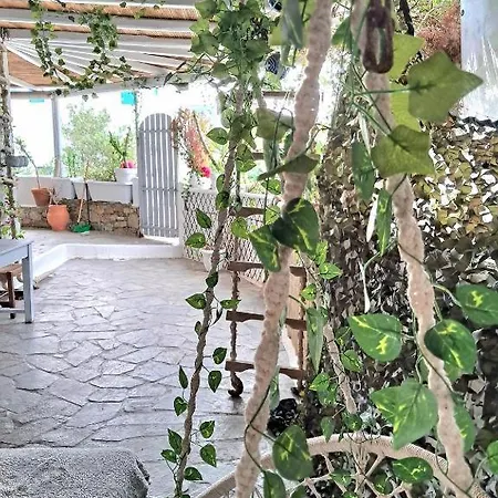 Beachside Double Storey Maisonette With Pool *