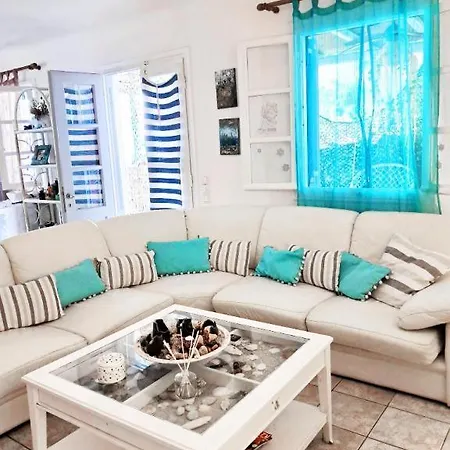 Beachside Double Storey Maisonette With Pool Lägenhet